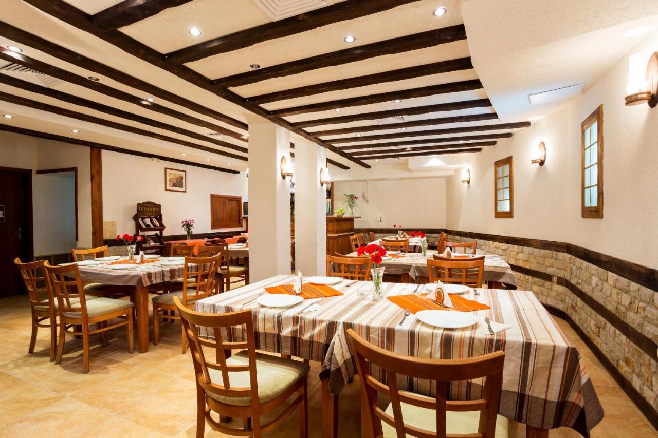 Family Hotel Romantika Velingrad Exterior photo